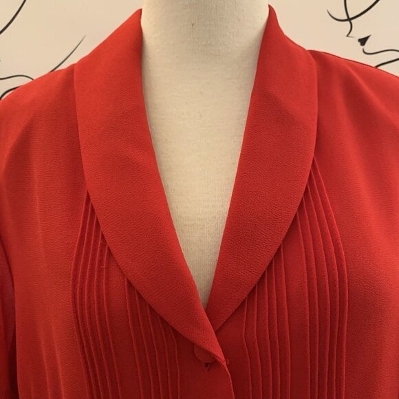 Danny & Nicole. Size 12. Crepe Short Sleeve Pin Tucked Blouse. B5 - Picture 2 of 7